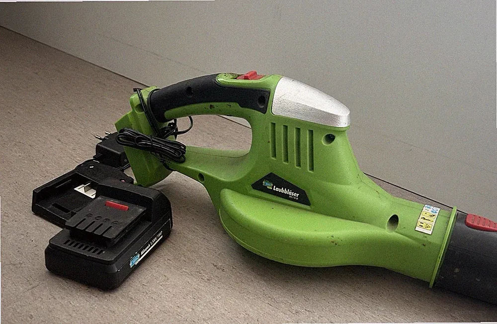 Greenworks 24V Akku-Laubbläser mit Akku & Ladegerät