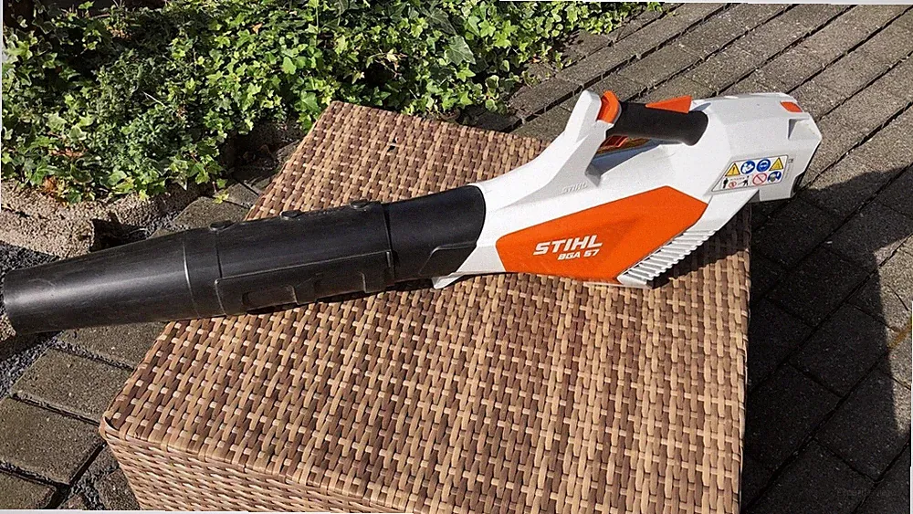 Stihl Laubbläser BGA 57 - AK System ohne Akku und Ladegerät